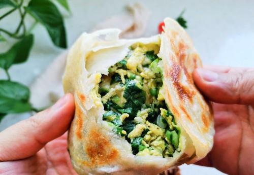 餡餅好吃有訣竅,學會此種做法,一拉一卷,皮薄餡大,放涼也不硬